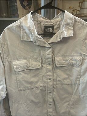 The North Face Women's Light Gray Button-Down Shirt Jacket